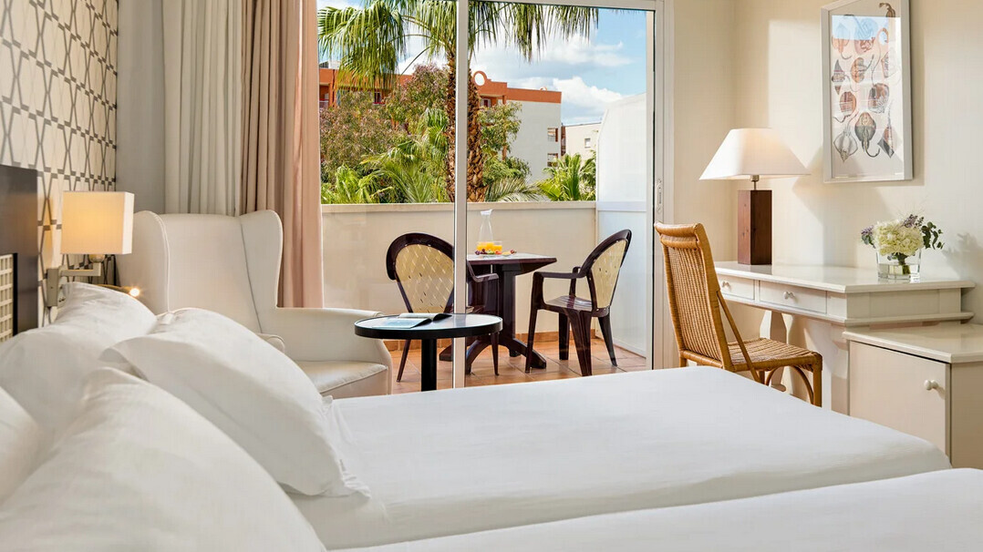 Double Room Pool View 